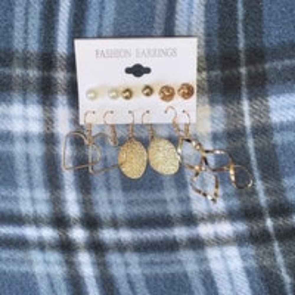 Variety pack of Womens gold earrings # 8 - Picture 3 of 4